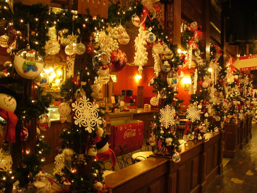 christmas light decorations, Christmas Aesthetic Wallpapers, christmas light